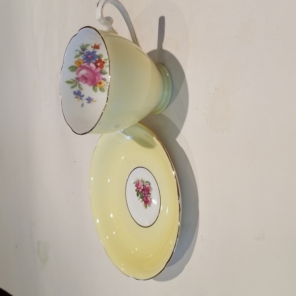 Royal Grafton  Bone china VINTAGE TEA CUP AND SAUCE - Picture 5 of 12